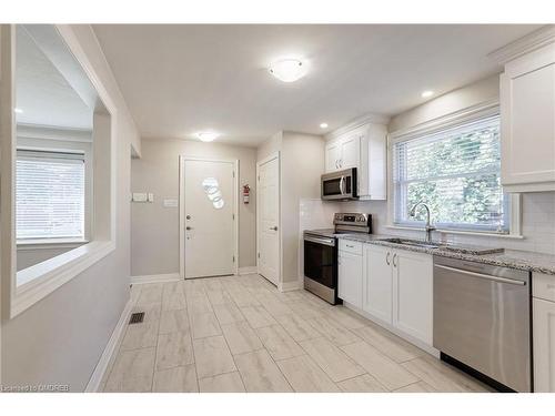 Upper-128 Winchester Boulevard, Hamilton, ON - Indoor Photo Showing Kitchen