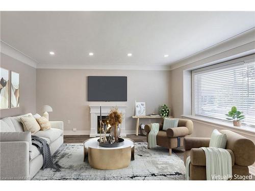 Upper-128 Winchester Boulevard, Hamilton, ON - Indoor Photo Showing Living Room