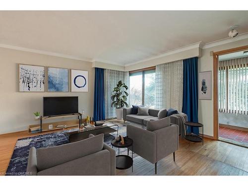 1311 Secord Avenue, Oakville, ON - Indoor Photo Showing Living Room