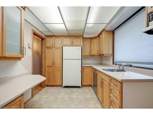 1311 Secord Avenue, Oakville, ON - Indoor Photo Showing Kitchen