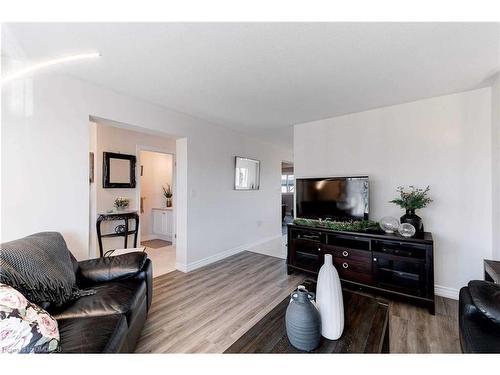 145 Glenariff Drive, Freelton, ON - Indoor Photo Showing Living Room