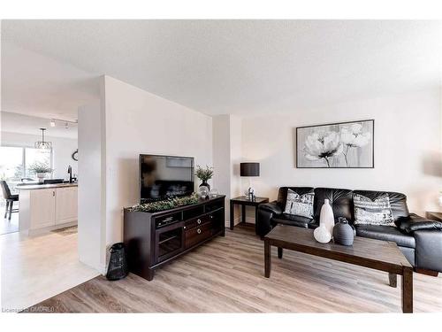 145 Glenariff Drive, Freelton, ON - Indoor Photo Showing Living Room