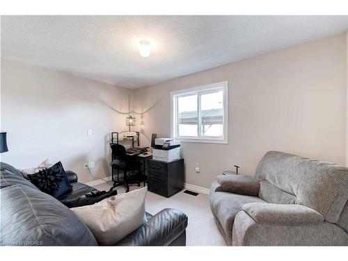 145 Glenariff Drive, Freelton, ON - Indoor Photo Showing Living Room