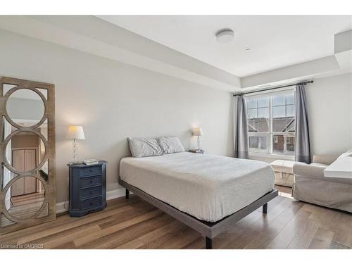 302-216 Oak Park Blvd Boulevard, Oakville, ON - Indoor Photo Showing Bedroom