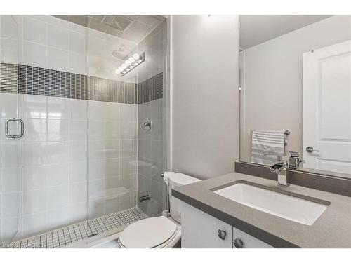 302-216 Oak Park Blvd Boulevard, Oakville, ON - Indoor Photo Showing Bathroom