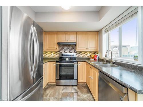 49-1489 Heritage Way, Oakville, ON - Indoor Photo Showing Kitchen With Double Sink