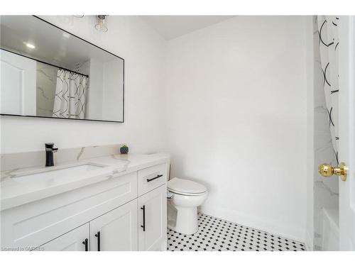 49-1489 Heritage Way, Oakville, ON - Indoor Photo Showing Bathroom