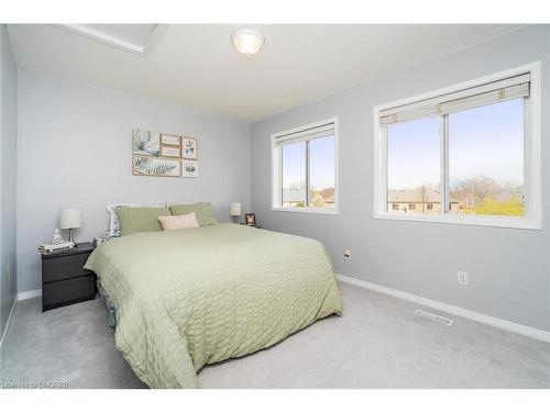 49-1489 Heritage Way, Oakville, ON - Indoor Photo Showing Bedroom