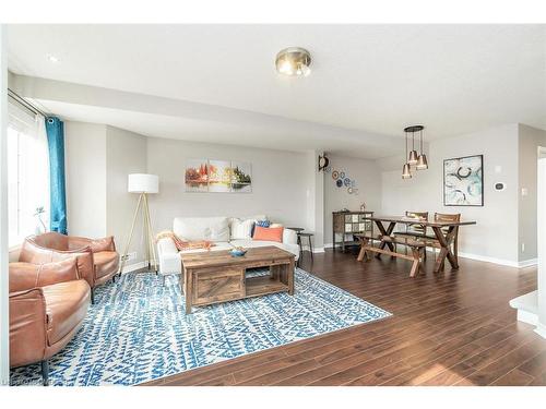 49-1489 Heritage Way, Oakville, ON - Indoor Photo Showing Living Room