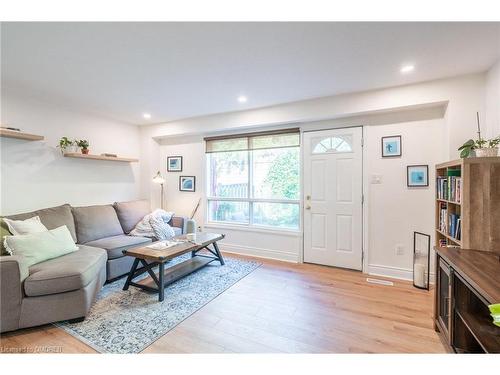 11 Burdock Lane, Dundas, ON - Indoor Photo Showing Living Room