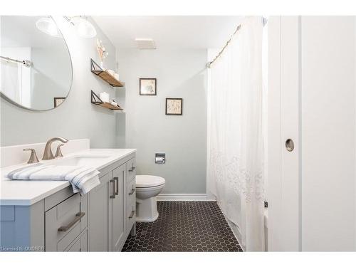 11 Burdock Lane, Dundas, ON - Indoor Photo Showing Bathroom