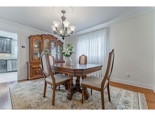 4252 Starlight Crescent, Mississauga, ON - Indoor Photo Showing Dining Room