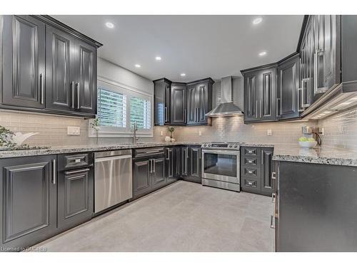 4252 Starlight Crescent, Mississauga, ON - Indoor Photo Showing Kitchen With Upgraded Kitchen