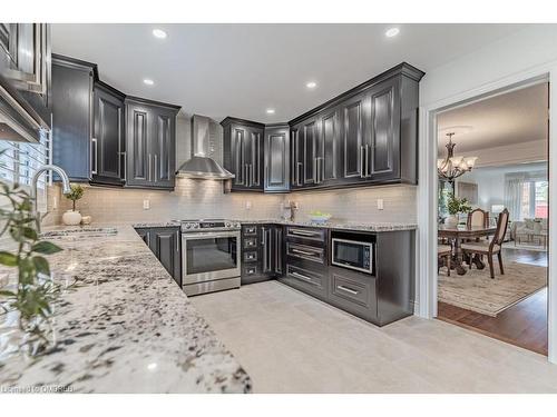 4252 Starlight Crescent, Mississauga, ON - Indoor Photo Showing Kitchen With Upgraded Kitchen