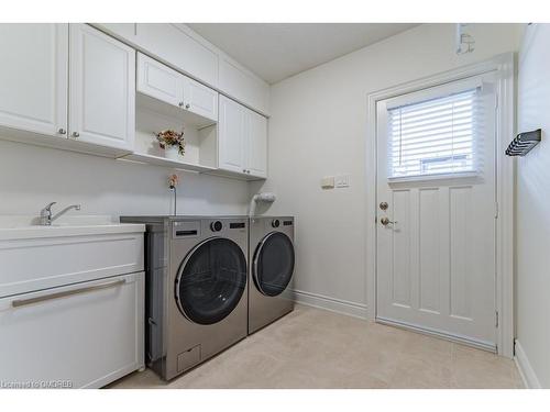 4252 Starlight Crescent, Mississauga, ON - Indoor Photo Showing Laundry Room