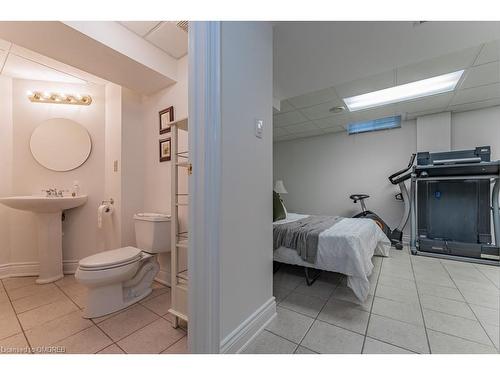 4252 Starlight Crescent, Mississauga, ON - Indoor Photo Showing Bathroom