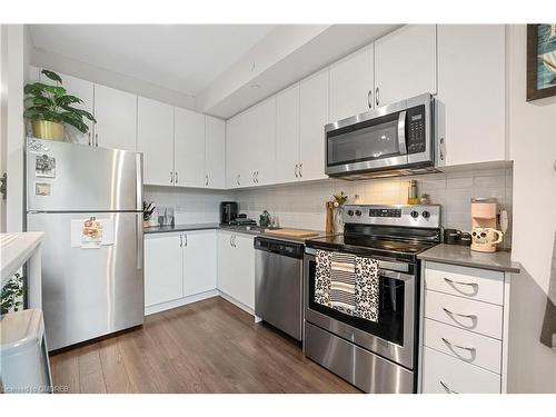 15-670 Atwater Avenue, Mississauga, ON - Indoor Photo Showing Kitchen