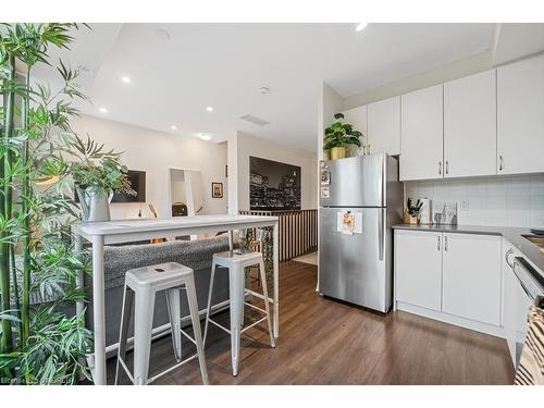 15-670 Atwater Avenue, Mississauga, ON - Indoor Photo Showing Kitchen