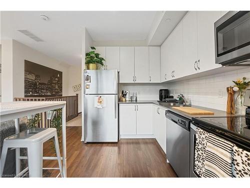 15-670 Atwater Avenue, Mississauga, ON - Indoor Photo Showing Kitchen