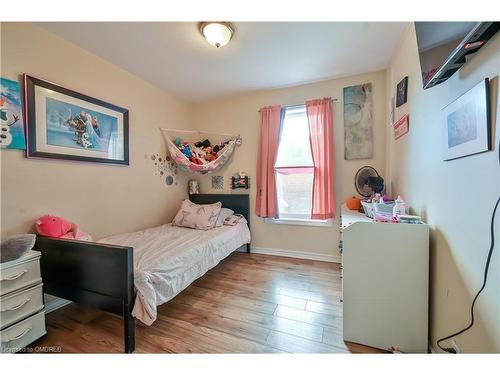 139 Balsam Avenue S, Hamilton, ON - Indoor Photo Showing Bedroom