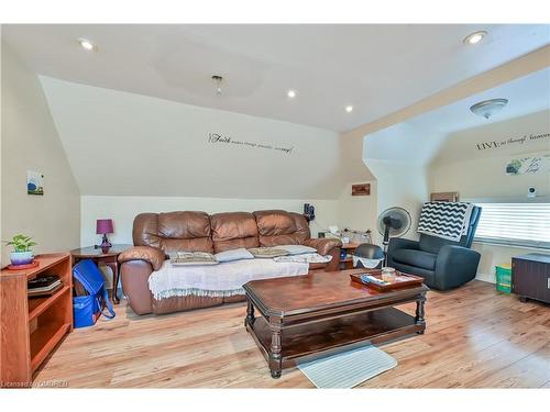 139 Balsam Avenue S, Hamilton, ON - Indoor Photo Showing Living Room