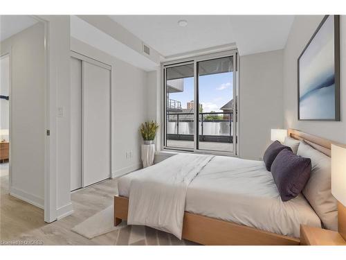 201-370 Martha Street, Burlington, ON - Indoor Photo Showing Bedroom