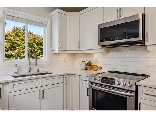 1120 Kimball Crescent, London, ON - Indoor Photo Showing Kitchen With Double Sink With Upgraded Kitchen