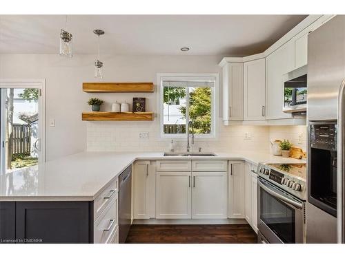 1120 Kimball Crescent, London, ON - Indoor Photo Showing Kitchen With Double Sink With Upgraded Kitchen