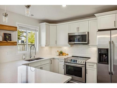 1120 Kimball Crescent, London, ON - Indoor Photo Showing Kitchen With Double Sink With Upgraded Kitchen