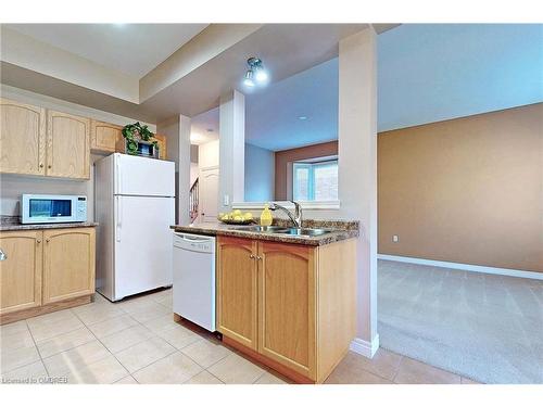 15 Brooking Court, Ancaster, ON - Indoor Photo Showing Kitchen With Double Sink