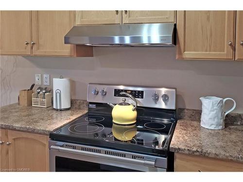 15 Brooking Court, Ancaster, ON - Indoor Photo Showing Kitchen