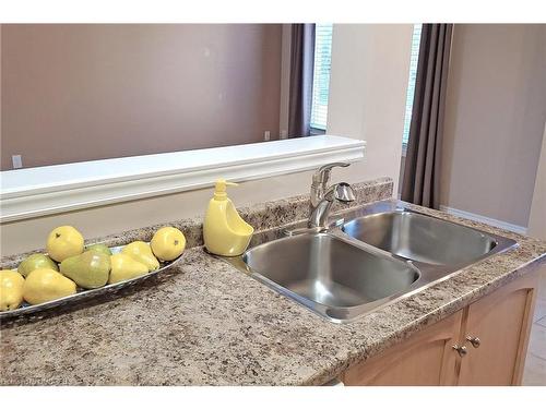 15 Brooking Court, Ancaster, ON - Indoor Photo Showing Kitchen With Double Sink