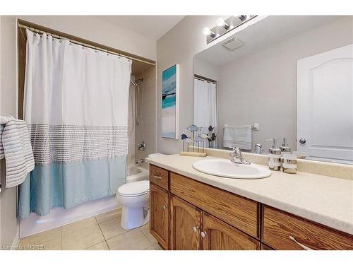 15 Brooking Court, Ancaster, ON - Indoor Photo Showing Bathroom