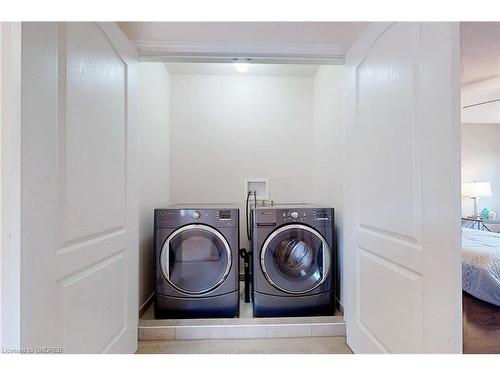 15 Brooking Court, Ancaster, ON - Indoor Photo Showing Laundry Room