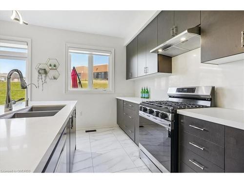 81 Granite Ridge Trail, Hamilton, ON - Indoor Photo Showing Kitchen With Double Sink With Upgraded Kitchen