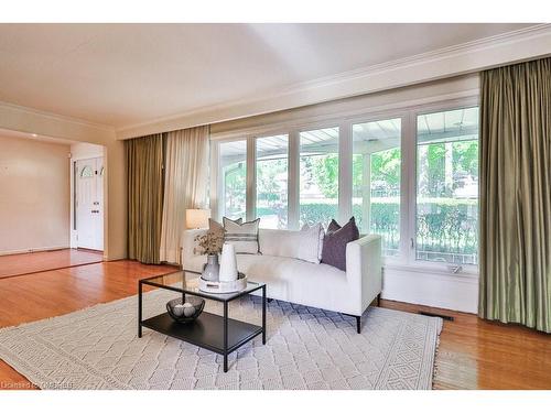 3689 Beechollow Crescent, Mississauga, ON - Indoor Photo Showing Living Room