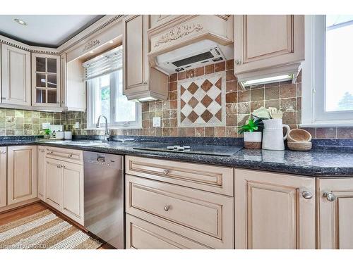 3689 Beechollow Crescent, Mississauga, ON - Indoor Photo Showing Kitchen