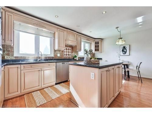 3689 Beechollow Crescent, Mississauga, ON - Indoor Photo Showing Kitchen With Double Sink