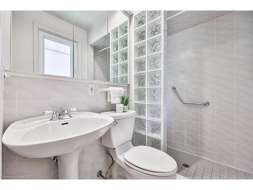 3689 Beechollow Crescent, Mississauga, ON - Indoor Photo Showing Bathroom