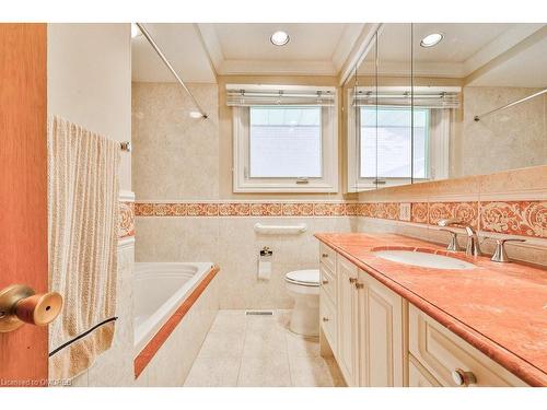 3689 Beechollow Crescent, Mississauga, ON - Indoor Photo Showing Bathroom