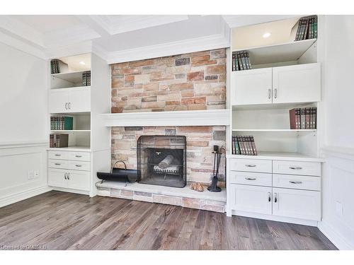 3689 Beechollow Crescent, Mississauga, ON - Indoor Photo Showing Living Room With Fireplace