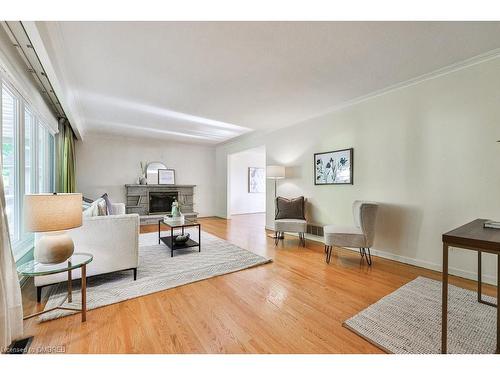 3689 Beechollow Crescent, Mississauga, ON - Indoor Photo Showing Living Room