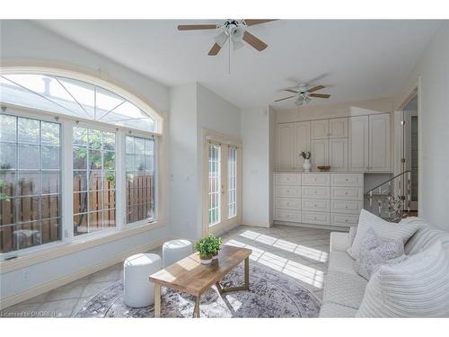 172 Oakland Drive, Hamilton, ON - Indoor Photo Showing Living Room