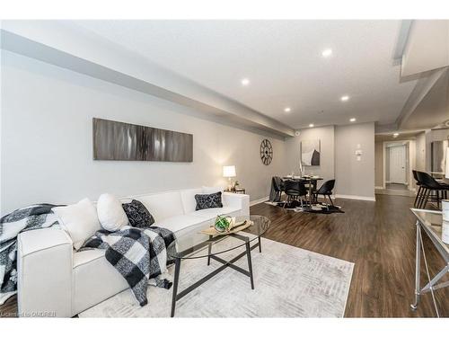 4-01-2420 Baronwood Drive, Oakville, ON - Indoor Photo Showing Living Room