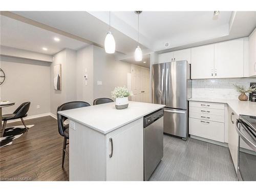 4-01-2420 Baronwood Drive, Oakville, ON - Indoor Photo Showing Kitchen With Stainless Steel Kitchen With Upgraded Kitchen