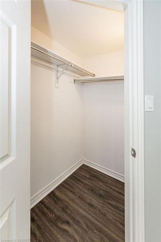 4-01-2420 Baronwood Drive, Oakville, ON - Indoor With Storage