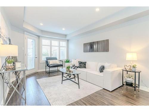 4-01-2420 Baronwood Drive, Oakville, ON - Indoor Photo Showing Living Room