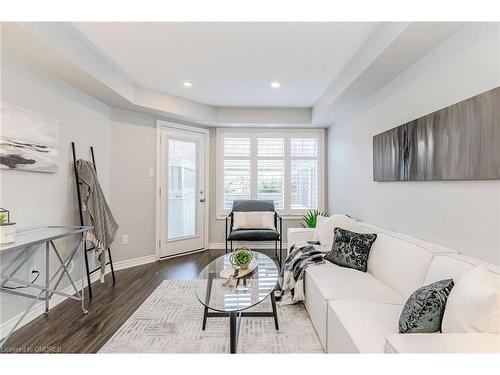 4-01-2420 Baronwood Drive, Oakville, ON - Indoor Photo Showing Living Room