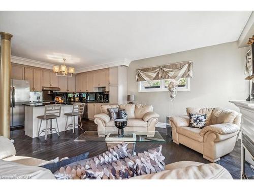 527 Ravineview Way, Oakville, ON - Indoor Photo Showing Living Room