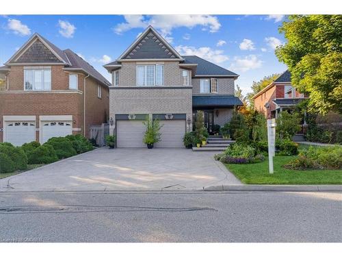 527 Ravineview Way, Oakville, ON - Outdoor With Facade